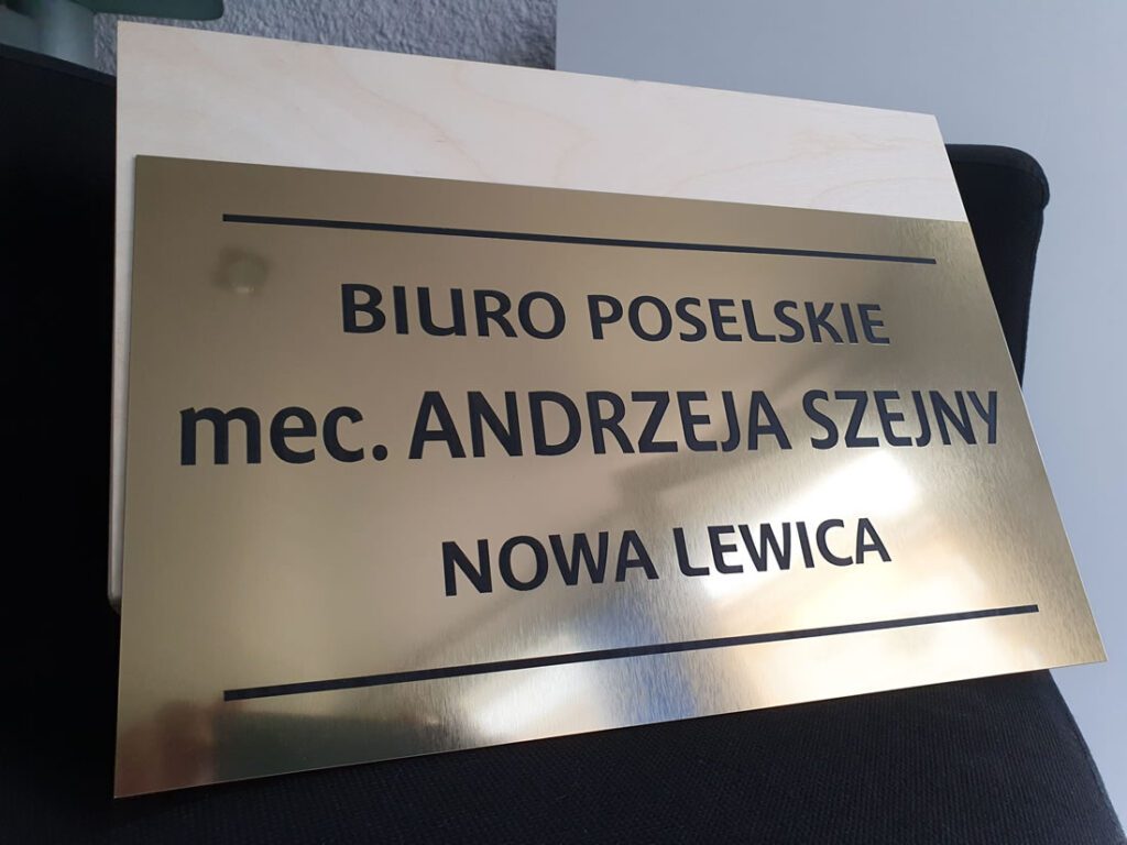 Grawerowanie Kielce – tabliczki znamionowe i oznaczenia maszyn